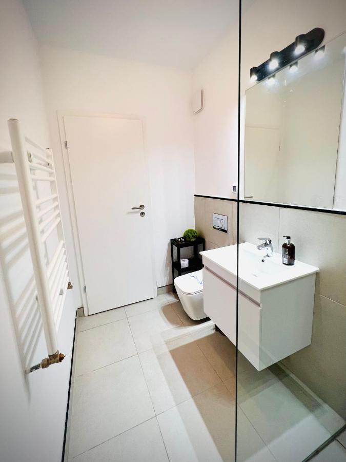 Exquisite - Two Bedroom Apartment Bukarest Kültér fotó